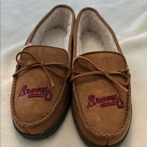 Braves Tan Moccasin Slippers - Size Medium - NWOT